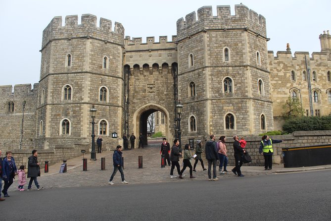 Private One Way or Round Trip Transfer : London to Windsor Castle or LEGOLAND - Directions
