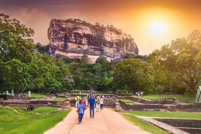 Private Sigiriya Day Tour and Authentic Sri Lankan Lunch Buffet - Important Information