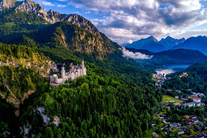 Private Tour to Neuschwanstein & Linderhof Castle With Bavarian Lunch - Inclusions and Services