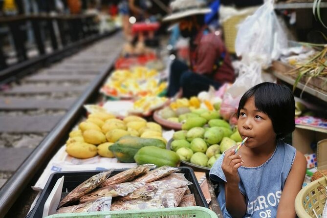 Private Tour to Railway Market and Damnoen Saduak Floating Market - Common questions