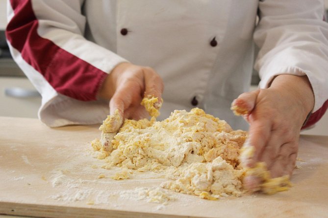 Private Tuscan Pasta Making Class and Dinner With a Local Expert in Florence - Additional Info and Booking