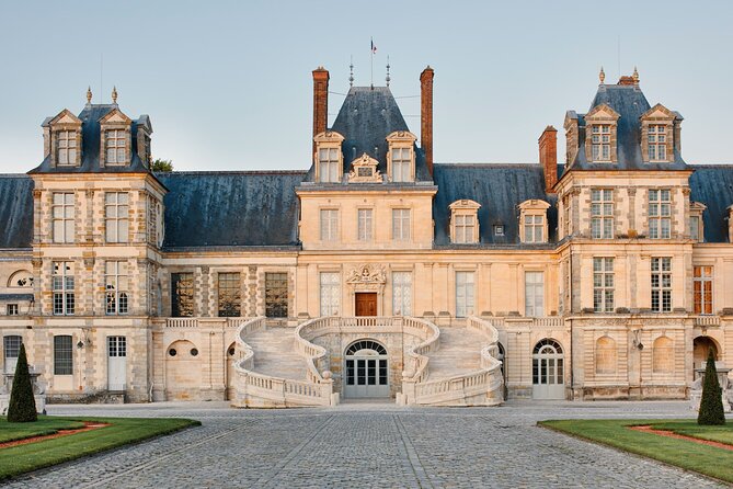 Round Transfer to Fontainebleau and Vaux Le Vicomte From Paris - Vaux Le Vicomte Transfer Details