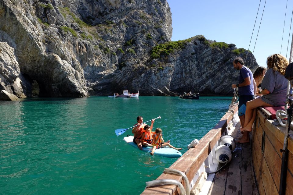 Sesimbra Cliffs: 1943 Traditional Boat Tour - Location Exploration