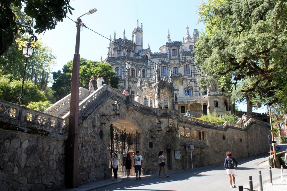 Sintra - Private Tour in Classic Car- Full Day - Moorish Castle Visit