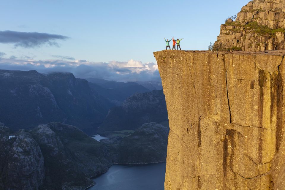 Stavanger: Preikestolen Sunrise Hike With Breakfast Buffet - Panoramic Lysefjorden Views