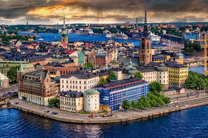 Stockholm Airport Transfers : Airport ARN to Stockholm City in Business Car - Luxury Transfer Experience