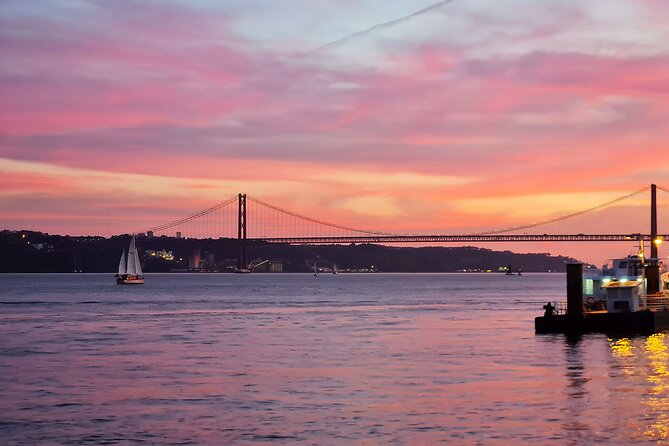 Sunset Cruise on Tagus River With Welcome Drink Included - Onboard Entertainment and Amenities