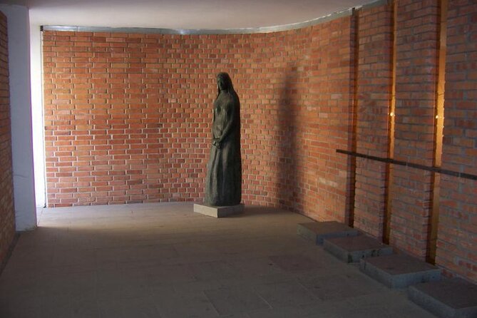 Terezin Tour Including Admission Ticket and Transfer & Audio - Tour Guide Commentary