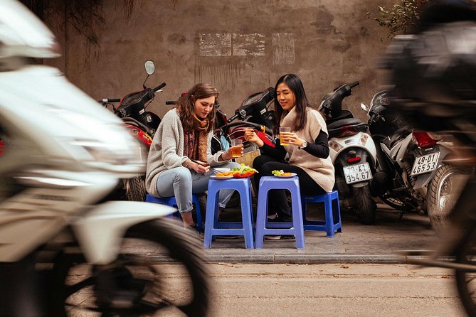 The 10 Tastings of Hanoi With Locals: Private Street Food Tour - Savoring Banh Mi Sandwiches