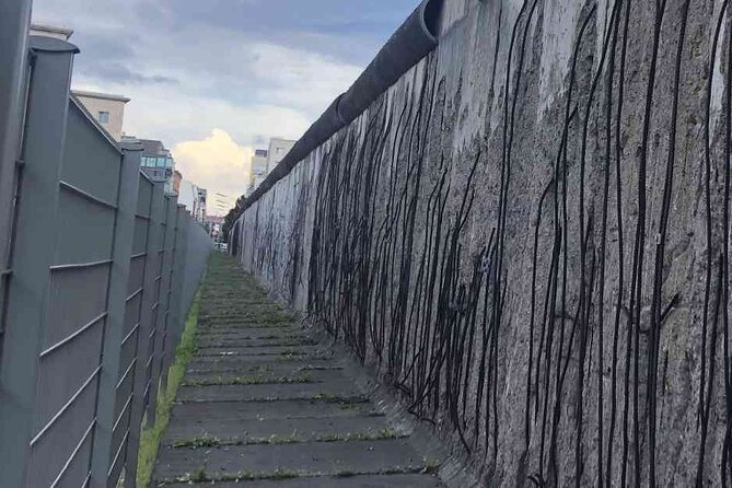 The Berlin Wall: A Self-Guided Audio Tour in the City Centre - Audio Narration Highlights