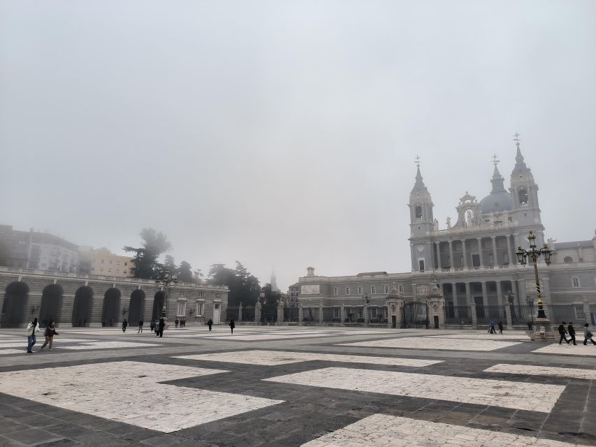 The Royal Palace and Gallery of the Royal Collection Private - Payment and Tour Flexibility