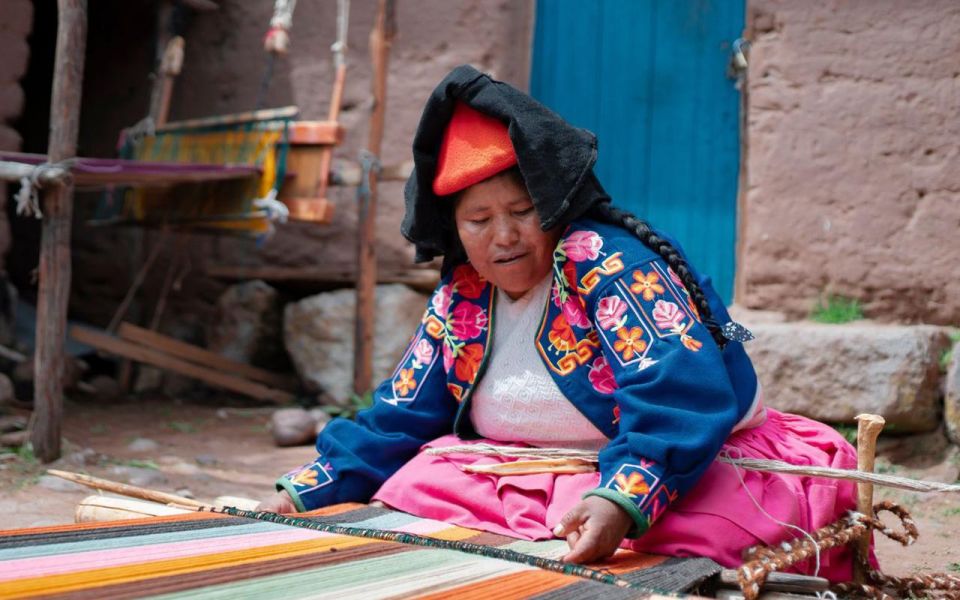 Titicaca Lake Full Day: Visit the Islands of Uros & Taquile - Island Exploration: Uros Floating Island