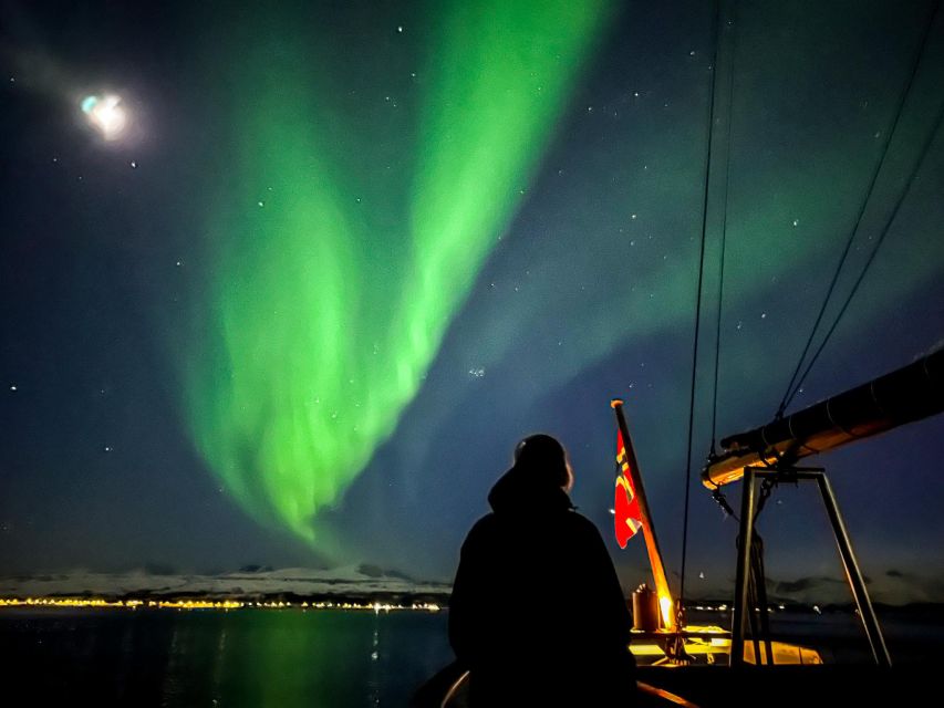 Tromso: Luxury Northern Lights Cruise With Hot Tub & Dinner - Important Information for Guests