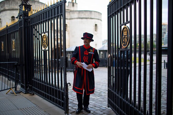 VIP Tower of London: After Hours Tour & Ceremony of the Keys - Guest Engagement