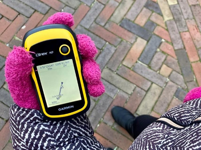 Volendam: Self-Guided GPS Treasure Hunt Tour - Fun & Enjoyment