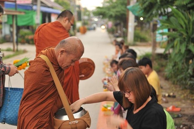 Wat Prathad Doisuthep Sunrisegiving Alms to the Monks Private Tour - Alms Giving Ceremony Experience