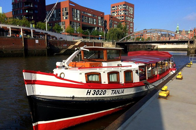 2 HOURS ENGLISH PRIVATE BOAT TOUR Through the Port of Hamburg - Pricing and Booking