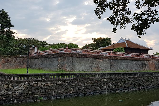 2,5 Hours Walking Tour Inside Hue Imperial City - Positive Visitor Reviews and Average Rating