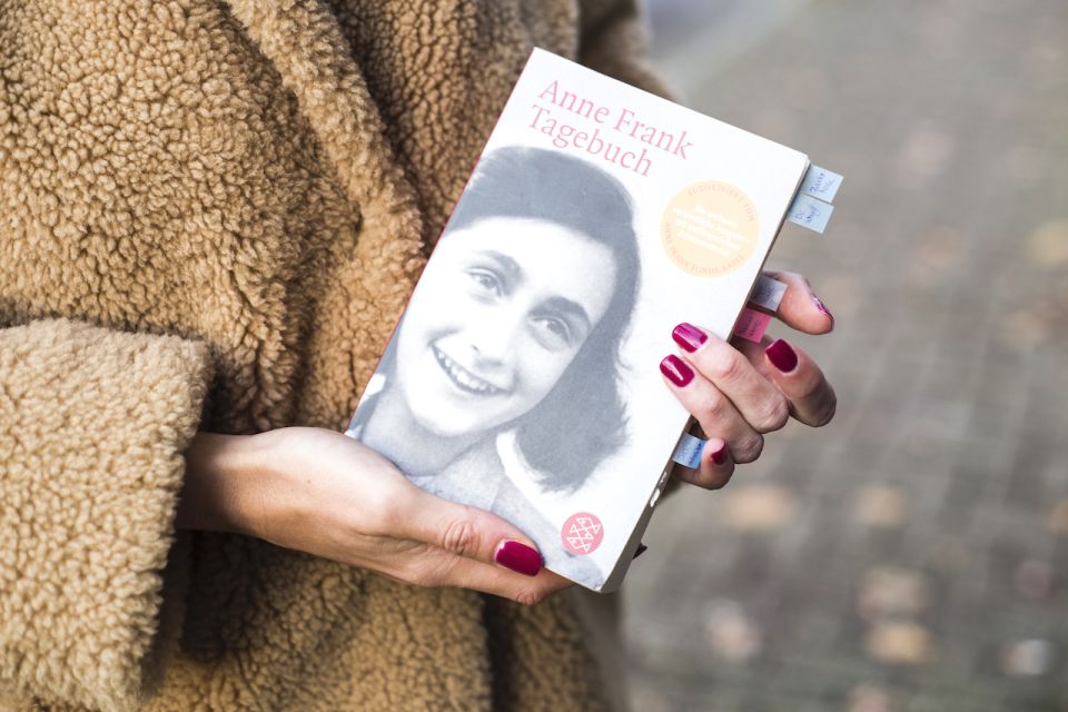 Amsterdam: Anne Frank Walking Tour in German or English - Guide Ratings