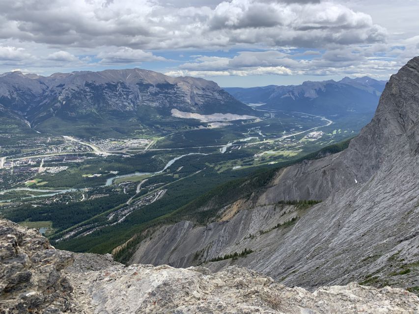 Banff: Bear Country Hiking Tour - Full Day Hike /6hrs - Tour Duration