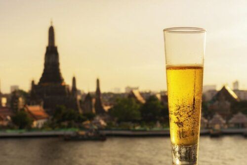 Bangkok: Historical Temples Tour & Hidden Bar at Sunset - Common questions