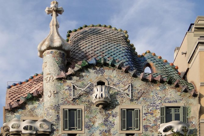 Barcelona Private Walking Tour With Skip the Line La Pedrera and Casa Batllo - Tour Logistics