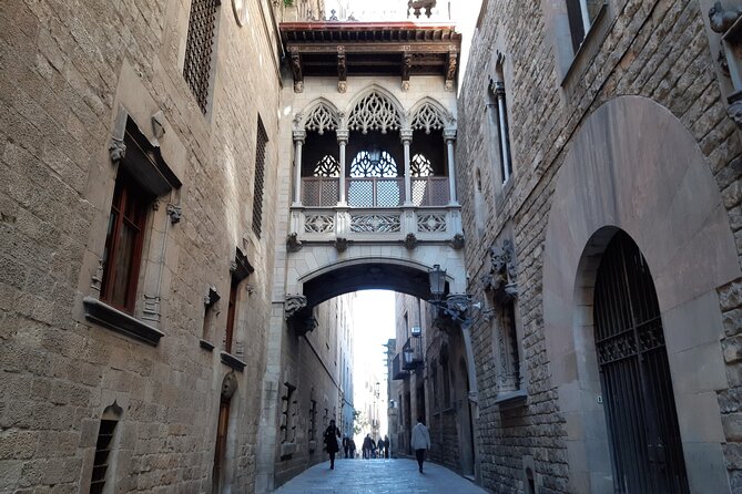 Barcelona Walking Tour Gothic Quarter and Ramblasboat Trip - Common questions