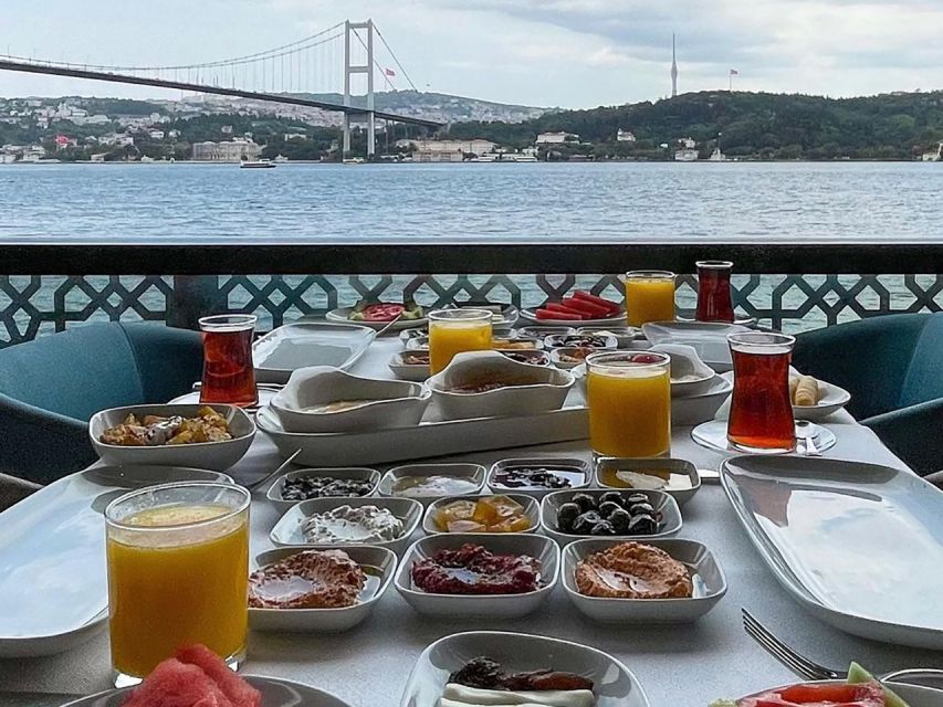 Bosphorus Brunch Cruise W/ Private Table & Live Music - Live Music Performance