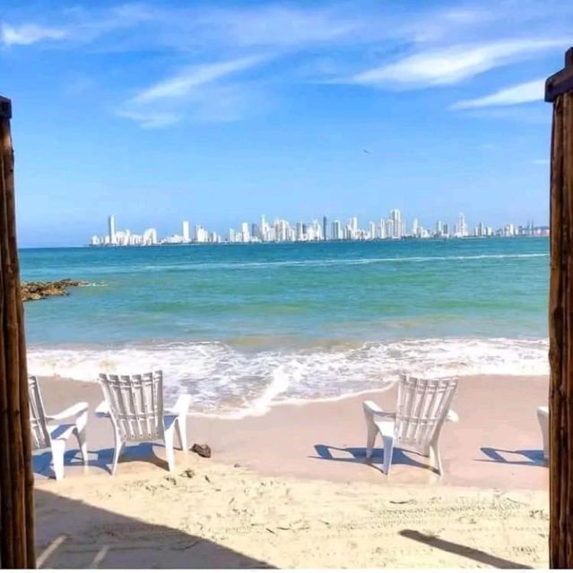 Cartagena, Colombia: Island White Sand and Transparent Water - Location Insight