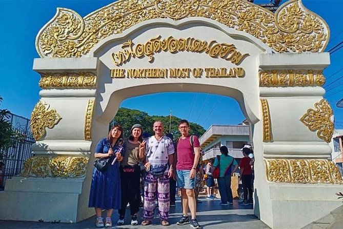 Chiang Mai-Chiang Rai:WhiteBlackBlue TempleGolden TriangleBoat Trip - Common questions
