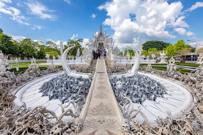 Chiang Mai White Temple, Blue Temple, Black Museum & Golden Triangle - Experience the Golden Triangle