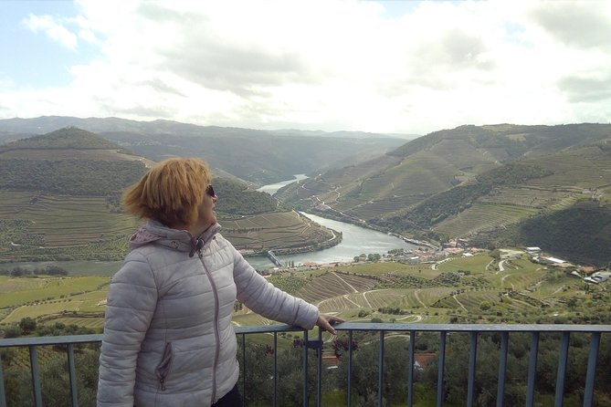 Douro Valley Wine Tour With Friends & Traditional Lunch - Support and Assistance