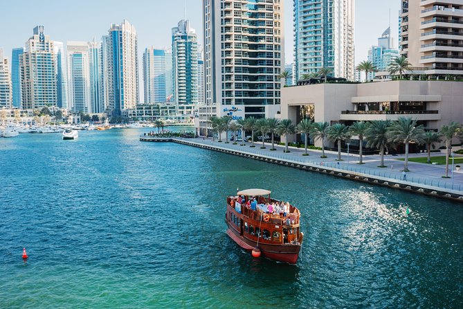 Dubai Marina Dhow Dinner Cruise With Live Entertainment - Entertainment Offerings