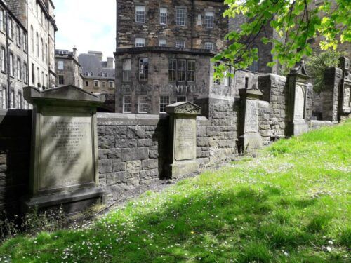 Edinburgh: Greyfriars Kirkyard Tour - Explore Greyfriars Kirkyard