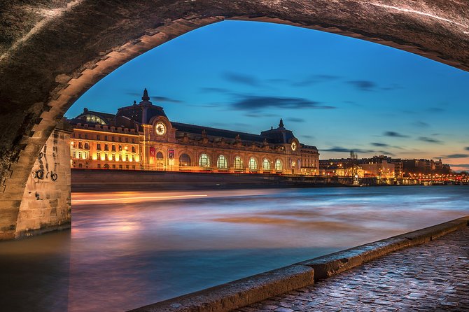 Eiffel Tower Dinner With Seine River Cruise and Moulin Rouge Show - Common questions