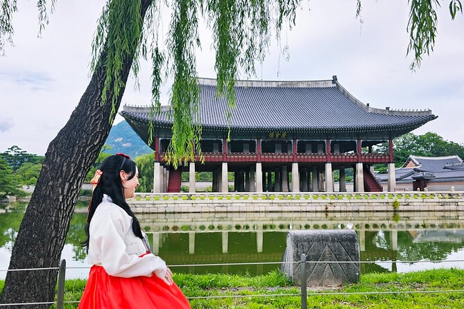 Essential Seoul Tour in the Magnificent Palace With a Hanbok - Common questions