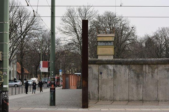 Explore The Berlin Wall: Cold War Berlin and Behind the Berlin Wall - Background: Explore Berlins History