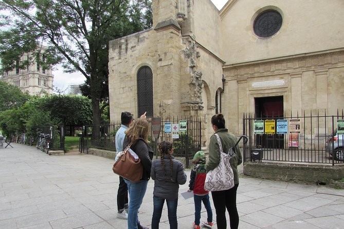 Family Treasure Hunt Around Notre-Dame Cathedral - Common questions