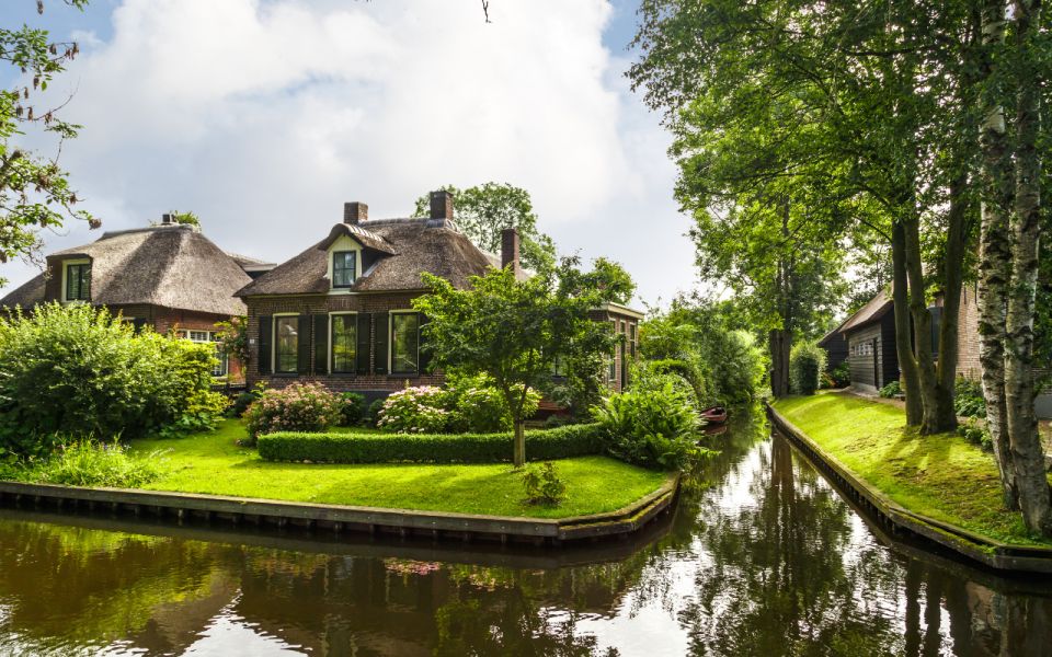 From Amsterdam: Day Trip to Giethoorn With Local Boat Tour - Additional Information