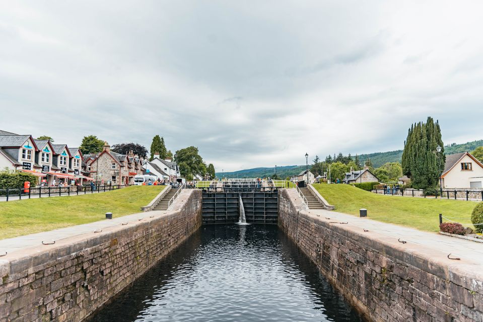 From Edinburgh: Loch Ness, Glenoce & The Highlands Day Tour - Boat Cruise and Snacks
