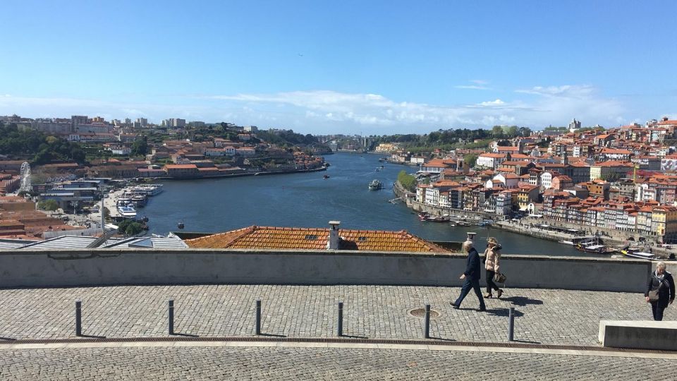 From Lisbon: One Way Transfer To/From Porto - Common questions