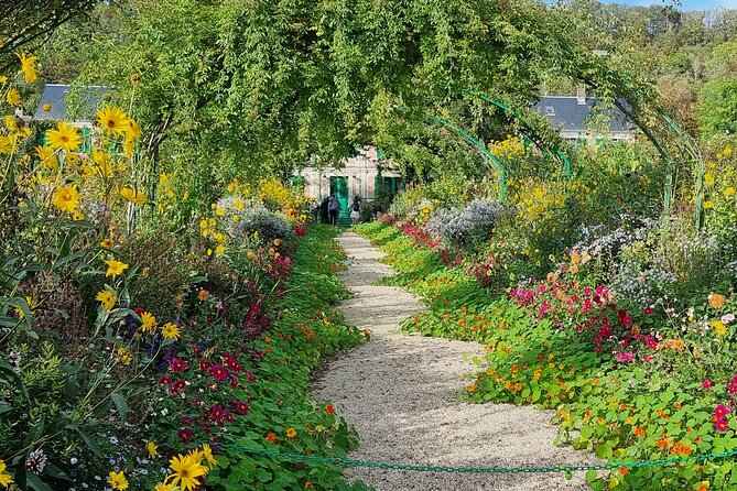 Giverny Monets House & Honfleur Private Day Tour (Van & Guide) - Common questions