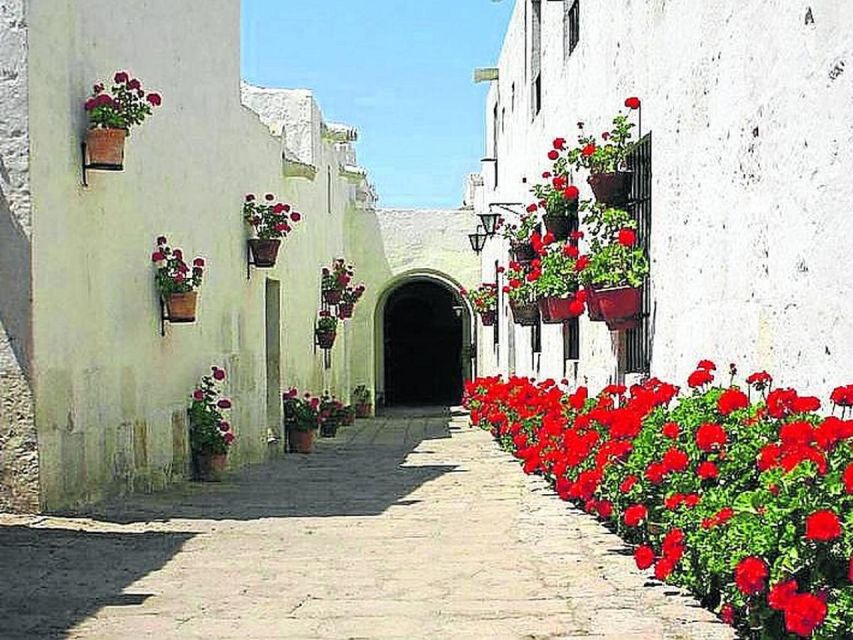 Guided in Arequipa and the Monastery of Santa Catalina - Local Traditions & Customs