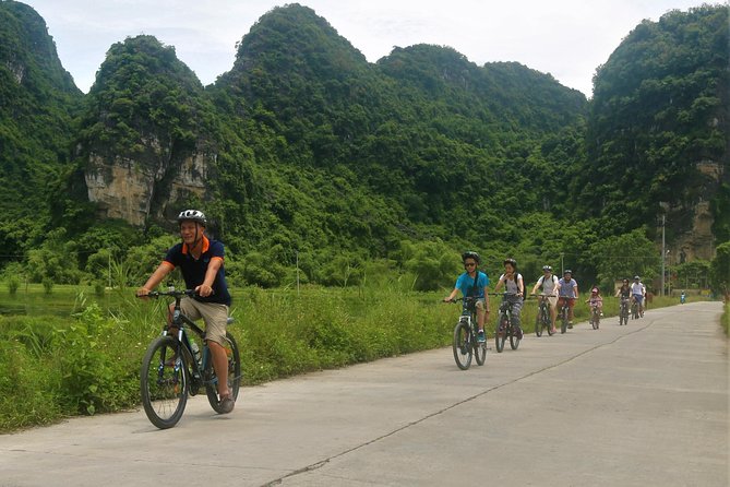 Hang Mua - Hoa Lu - Tam Coc Small Group Tour 8 People a Group - Reviews Overview