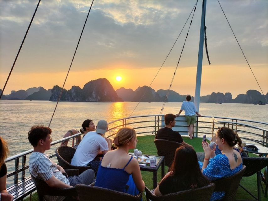 Hanoi: Ha Long Bay All-Inclusive Cruise With Kayaking - Live Tour Guide