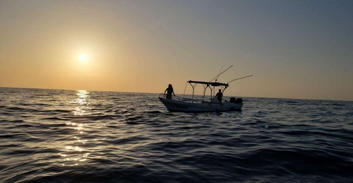 Huatulco: Sunset Boat Tour - Tour Description