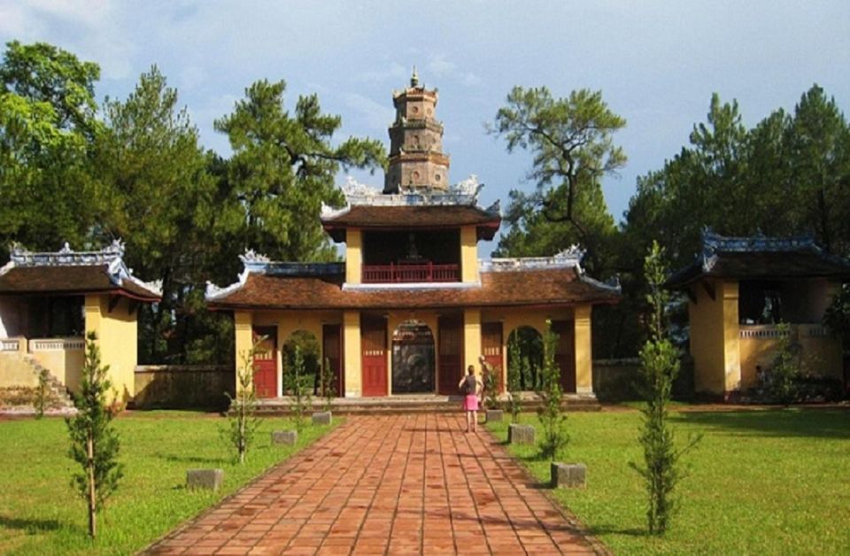 Hue Dragon Boat Tour to Visit Thien Mu Pagoda & Royal Tombs - Activity Logistics