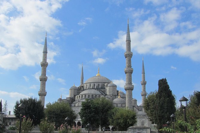 Istanbul: Blue Mosque & Hagia Sophia Small-Group Tour - Importance of Knowledgeable Guides