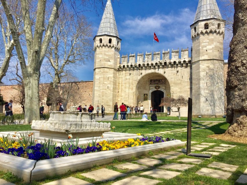Istanbul: Topkapi Palace & Harem and Blue Mosque Guided Tour - Common questions