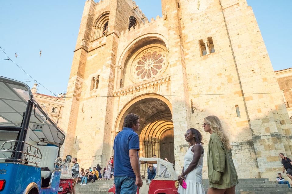 Lisbon by Tuk Tuk Guided Tour: City of Neighborhoods - Driver Expertise and Lookout Points